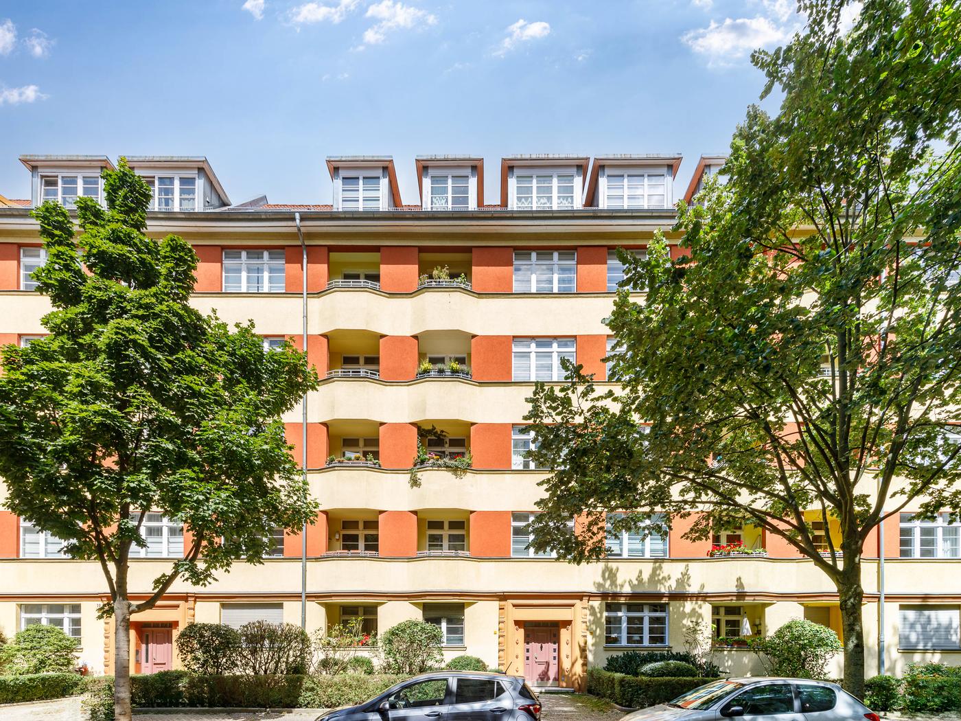 Zentrale Altbauwohnung mit gehobener Ausstattung & großem Grundriss zwischen Preußenpark und Olivaer Platz