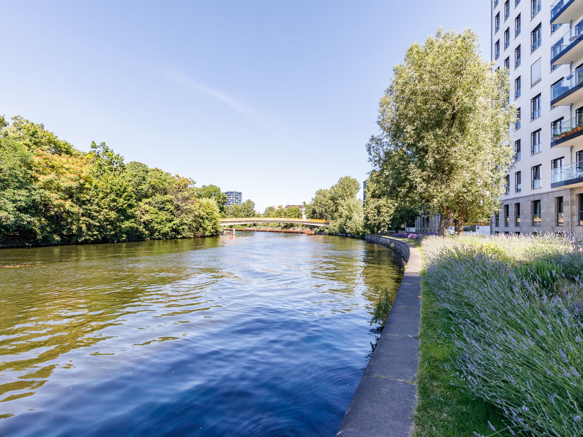 Direkter Zugang zum Spreebogen 