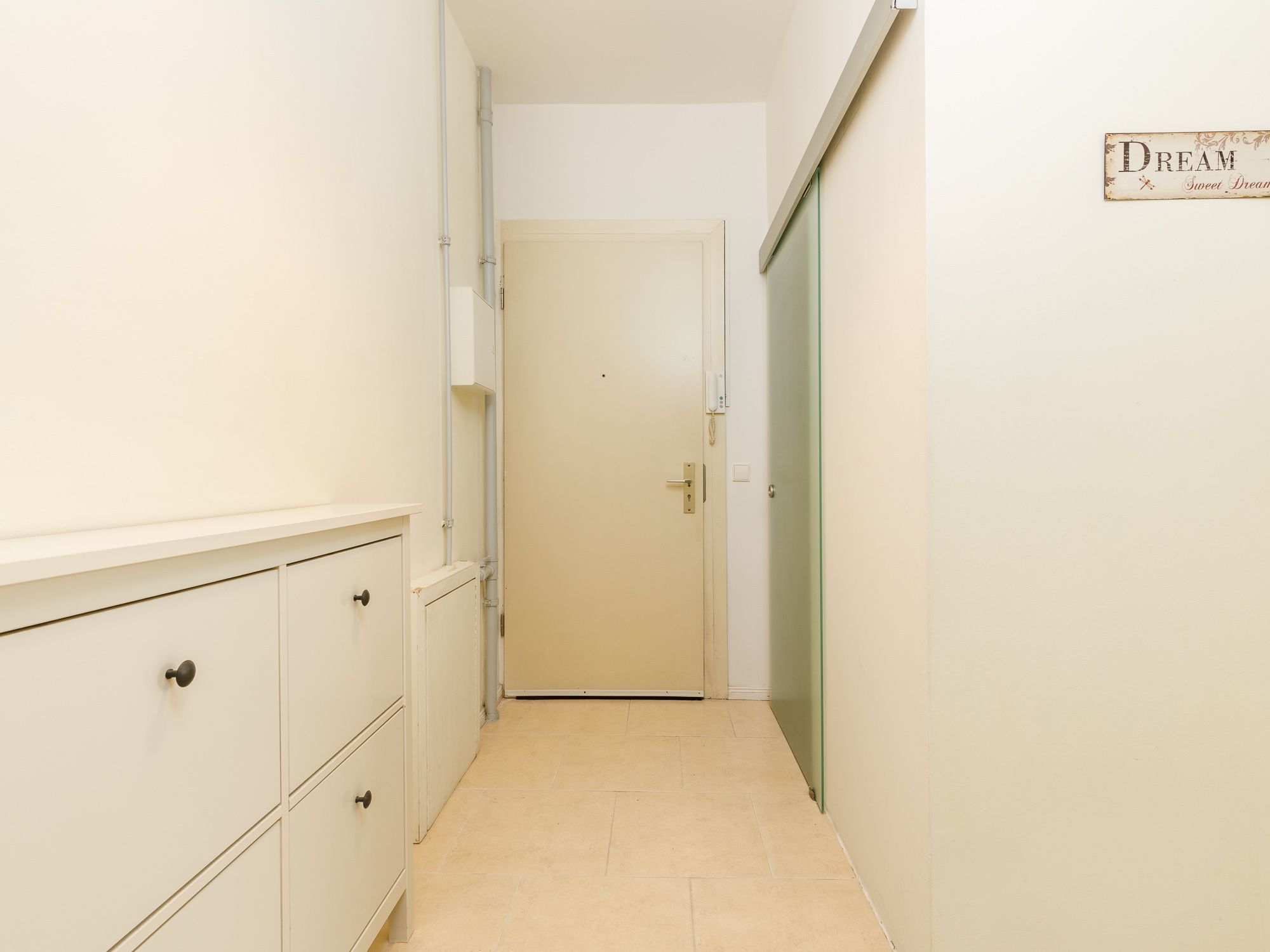 Entrance area with intercom 