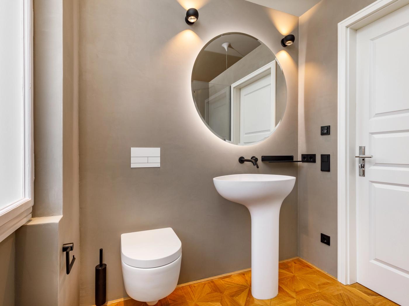 Luxuriöses Badezimmer mit Dusche  Luxuriöses Badezimmer mit Dusche