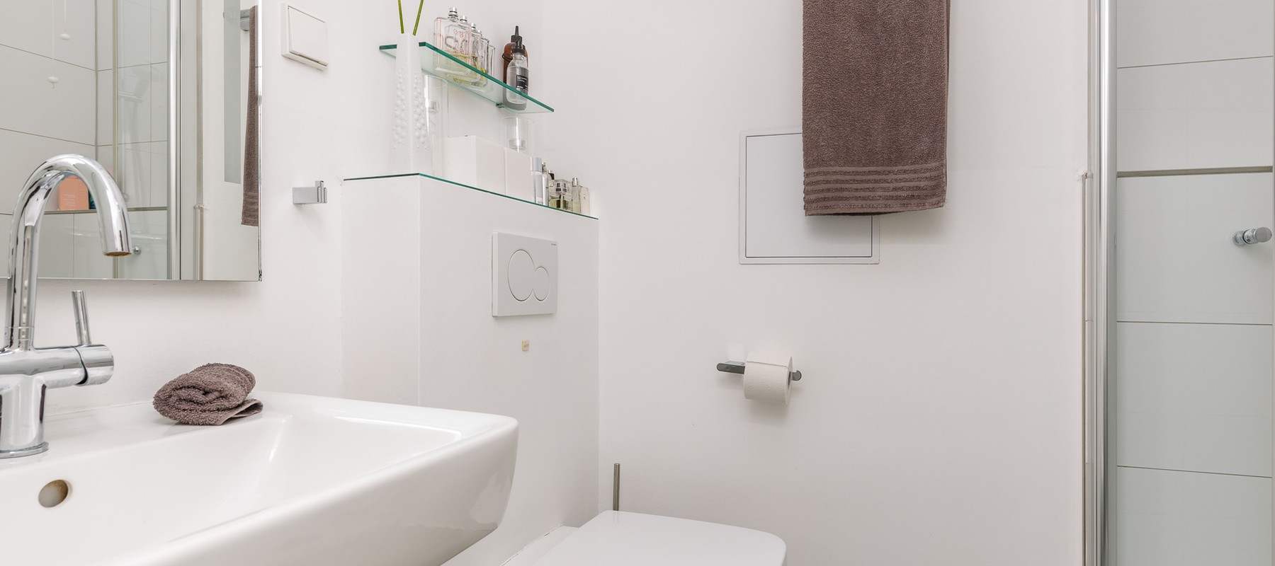 Tagesbelichtetes Duschbad mit walk-in Rainshower Tagesbelichtetes Duschbad mit walk-in Rainshower