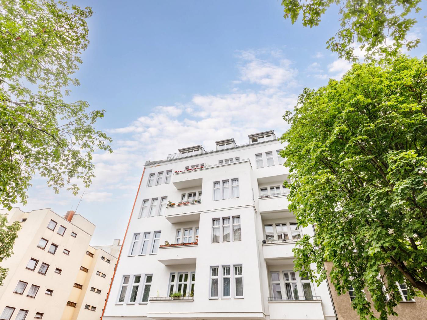 Moderne Dachgeschosswohnung mit Aufdachterrasse in Charlottenburg