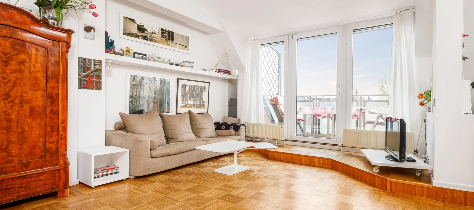 Sonnige Dachgeschosswohnung mit zwei Terrassen und lichtdurchflutetem Wohnambiente