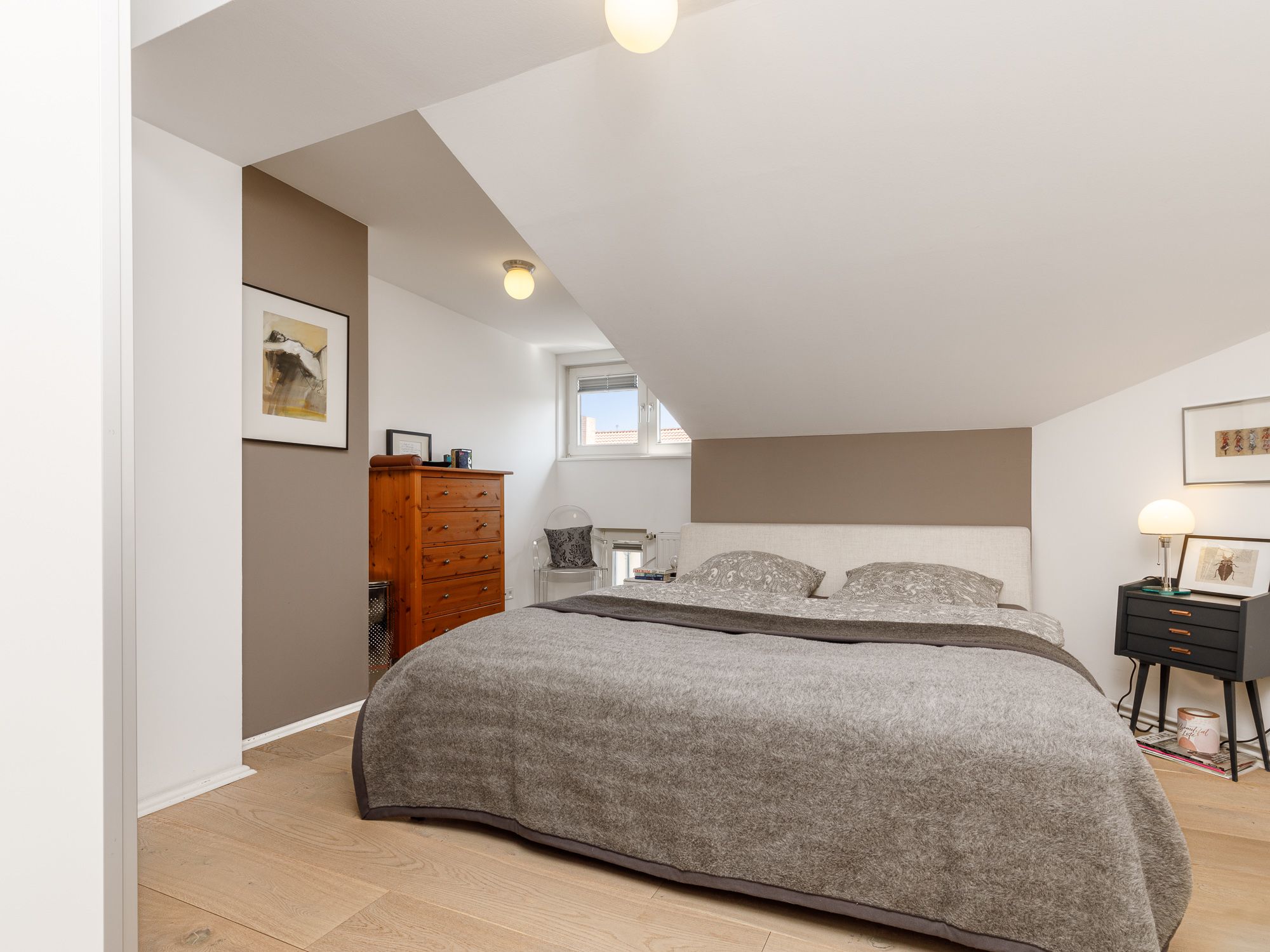 Gemütliches Schlafzimmer mit Klimaanlage 