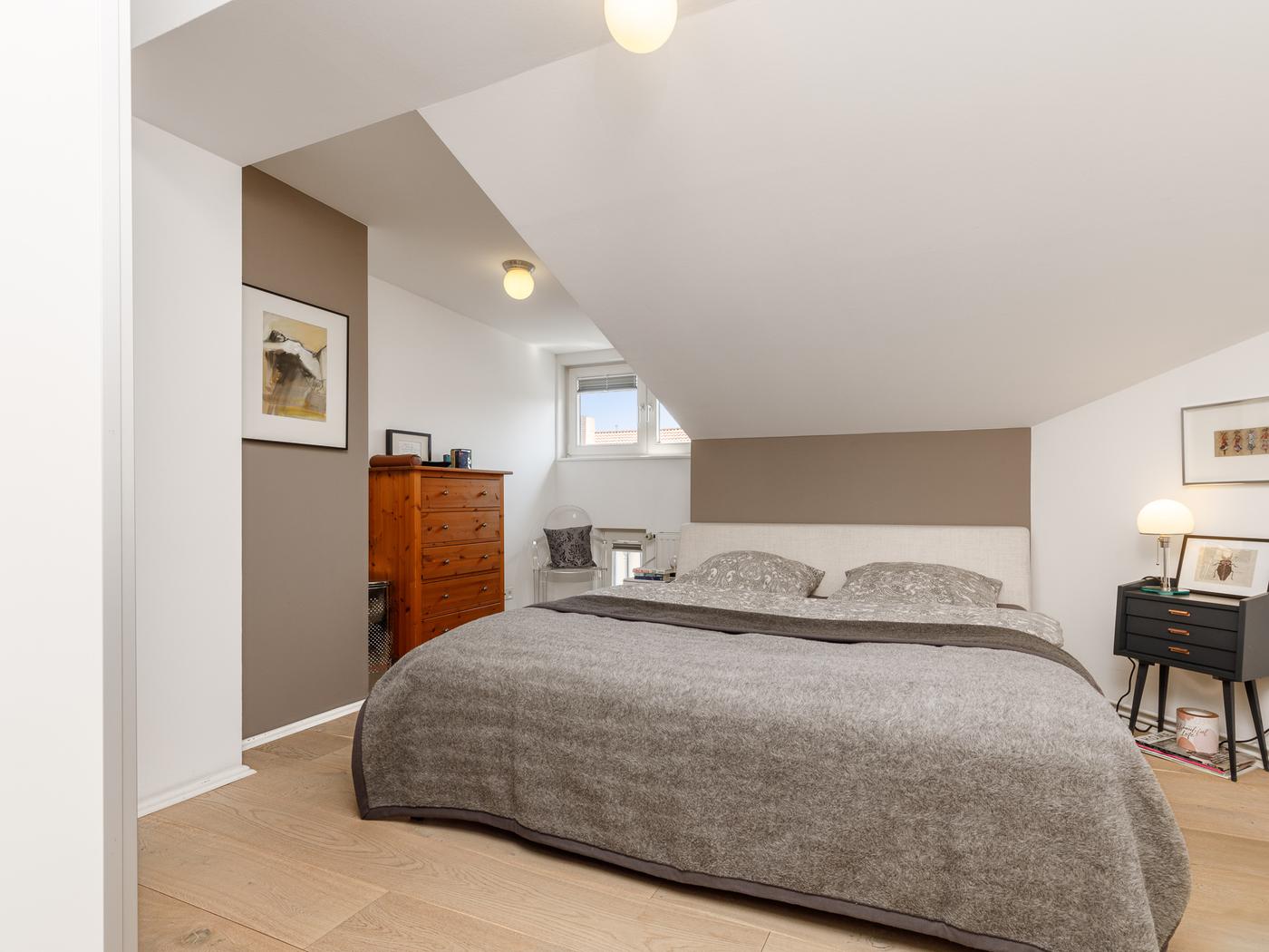 Gemütliches Schlafzimmer mit Klimaanlage  Gemütliches Schlafzimmer mit Klimaanlage