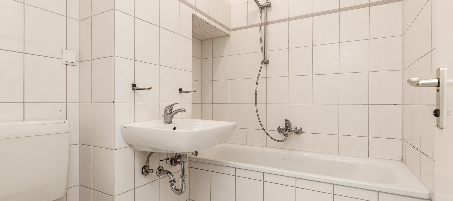 Innenliegendes Wannenbad mit Duschfunktion Innenliegendes Wannenbad mit Duschfunktion