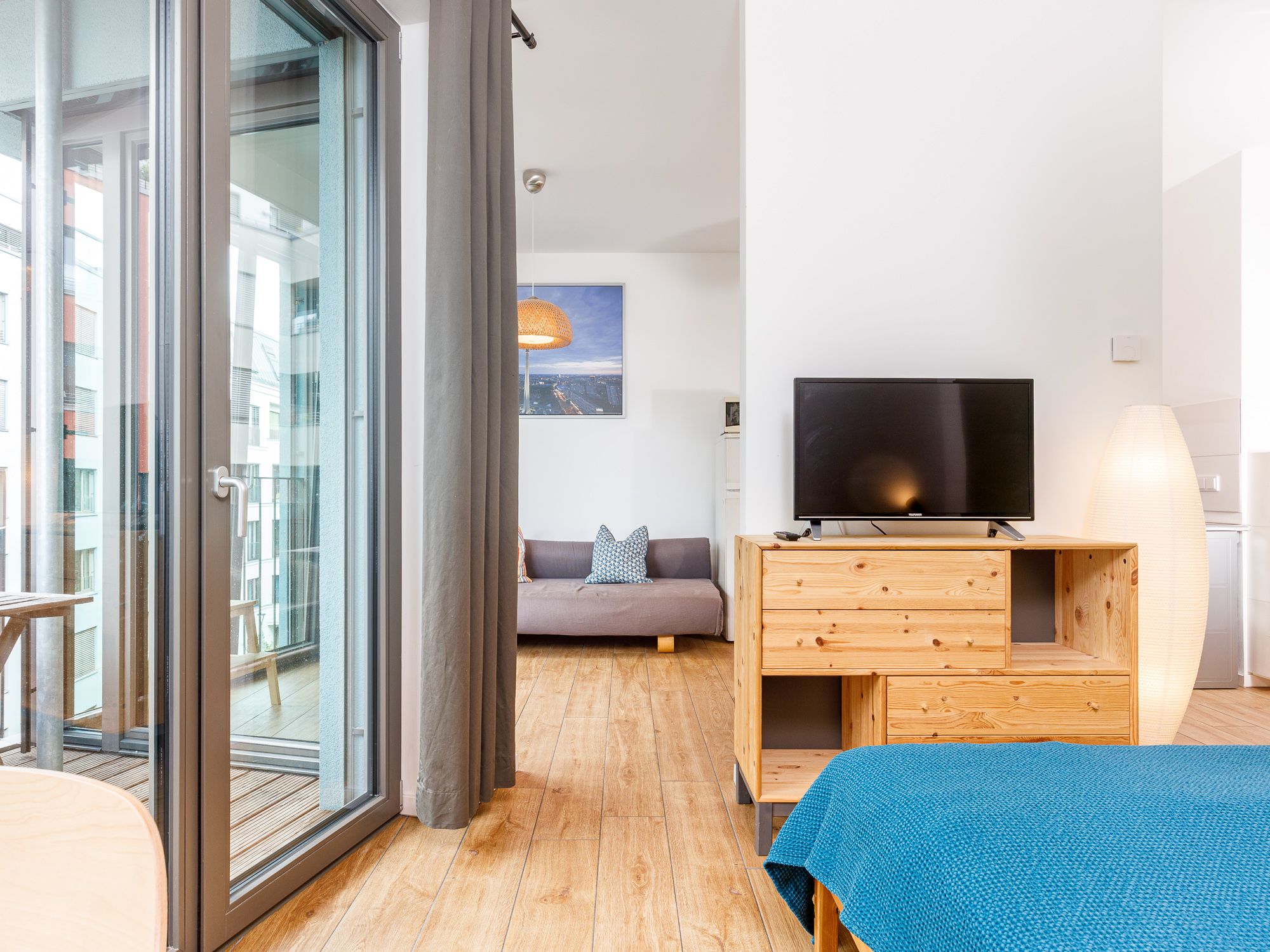 Bedroom with access to the balcony