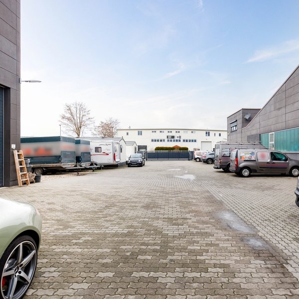 Gewerbehof Stellplätze Lagerhalle Rolltor