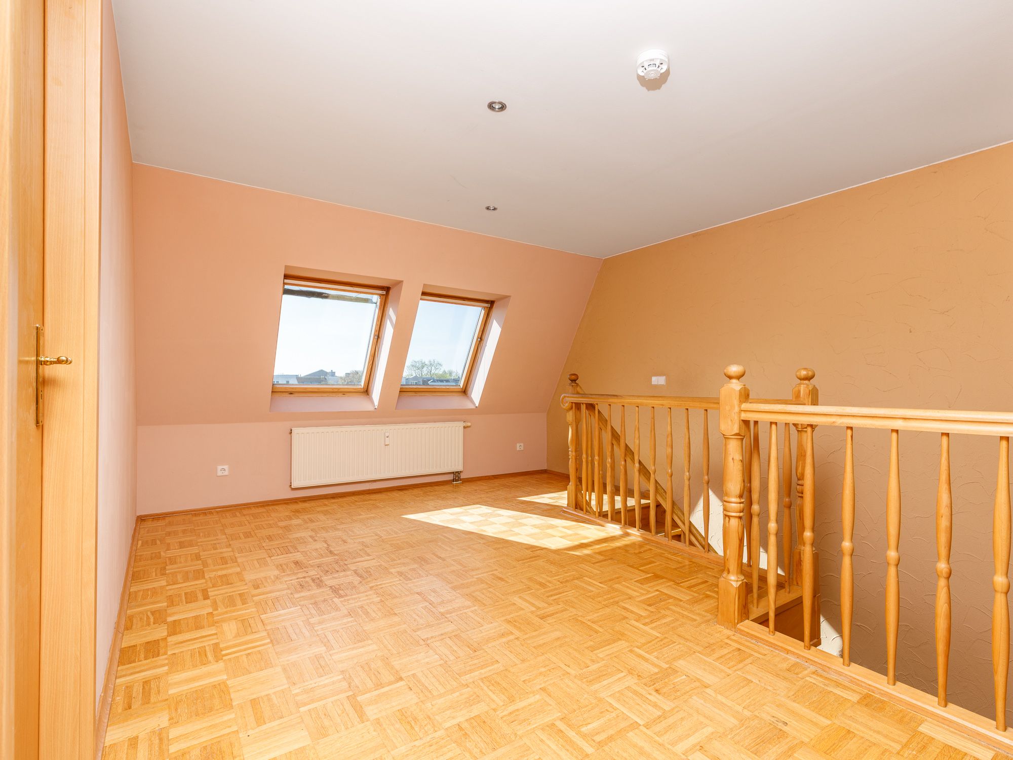 Durchgangszimmer mit Arbeitsbereich 