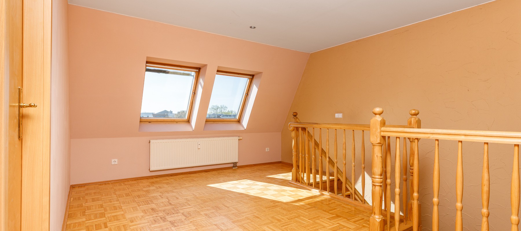 Durchgangszimmer mit Arbeitsbereich Durchgangszimmer mit Arbeitsbereich