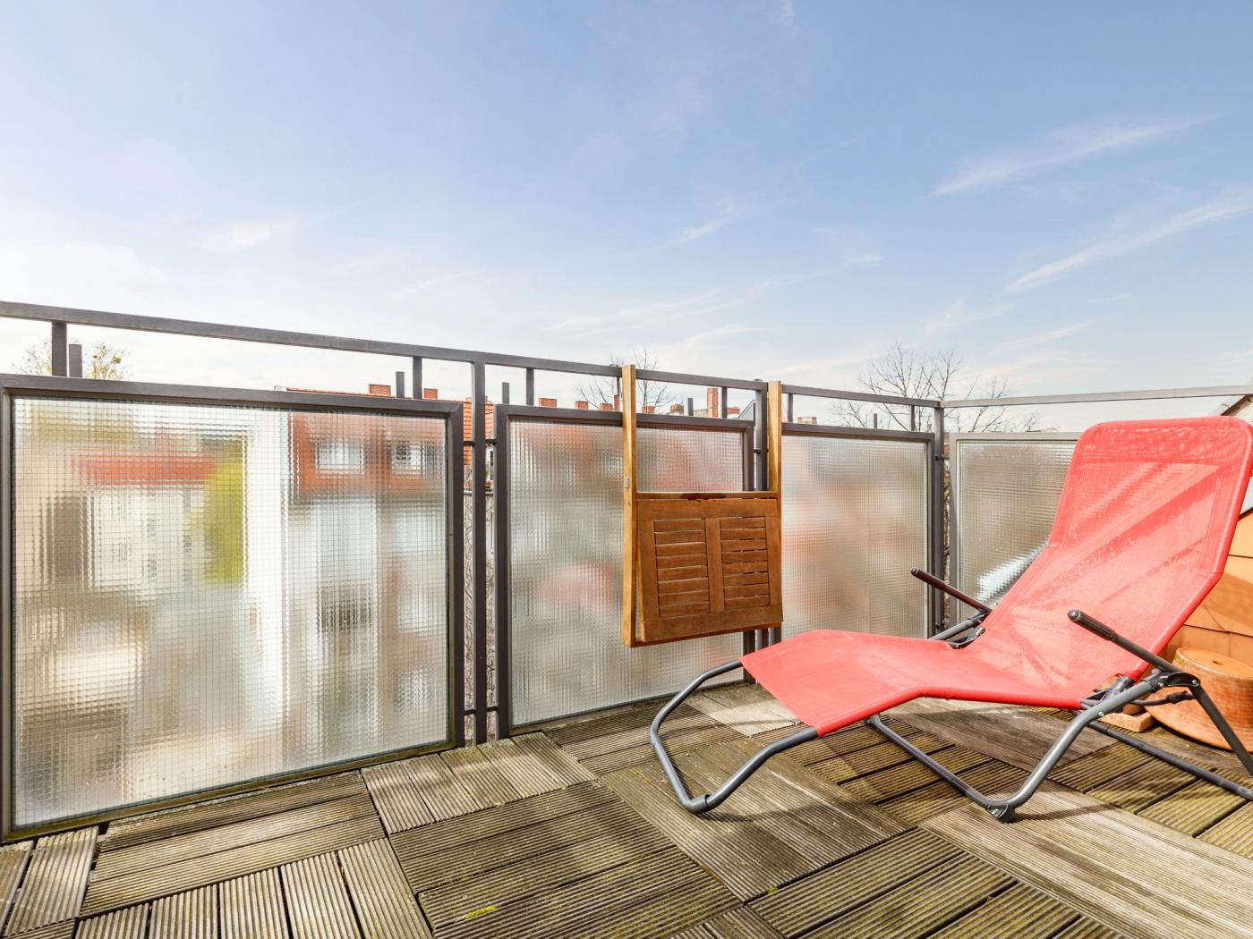 Große Süd-Terrasse mit weitem Ausblick Große Süd-Terrasse mit weitem Ausblick