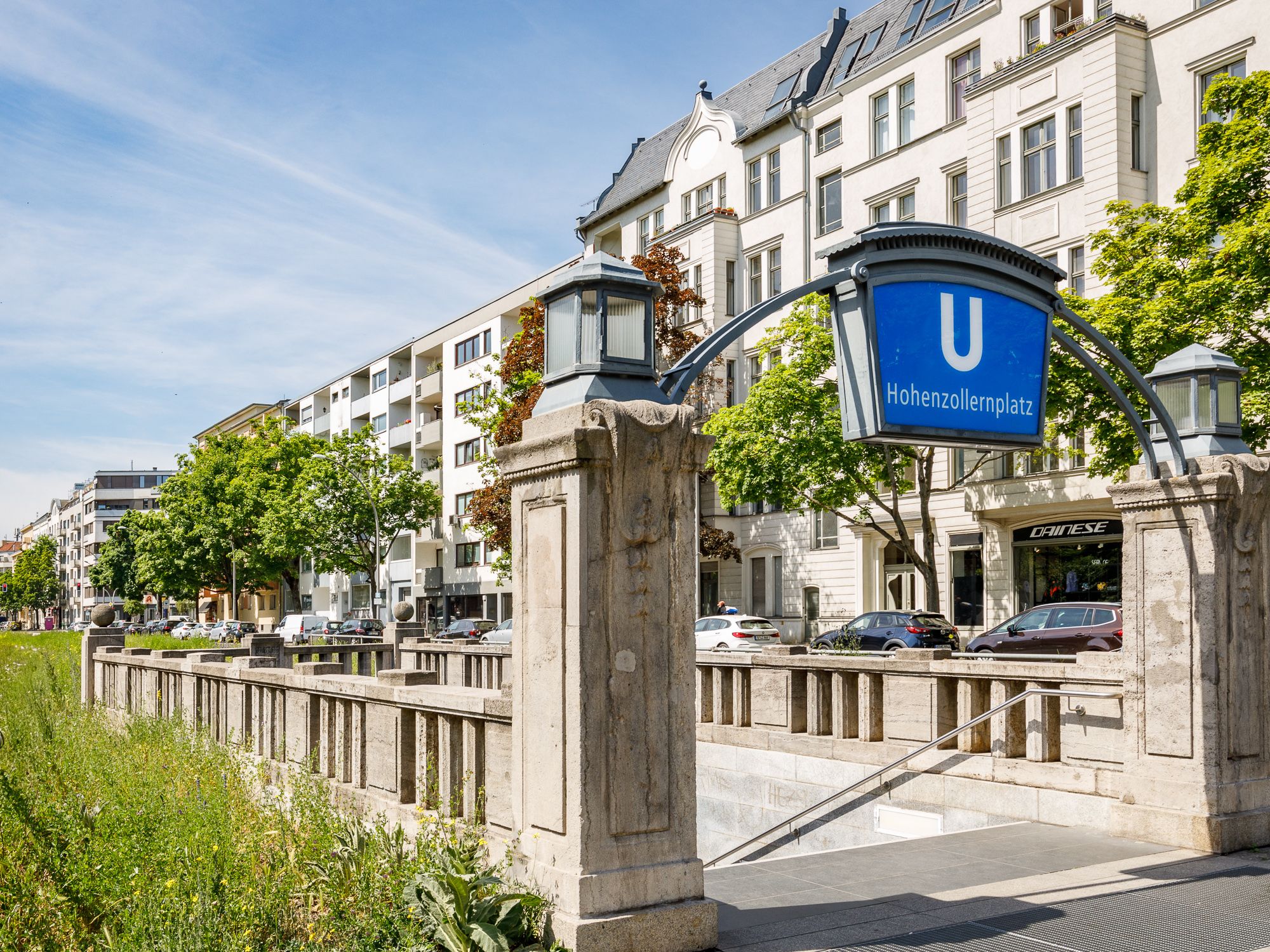 Hervorragende Verkehrsanbindung durch U-Bahn vor dem Haus 