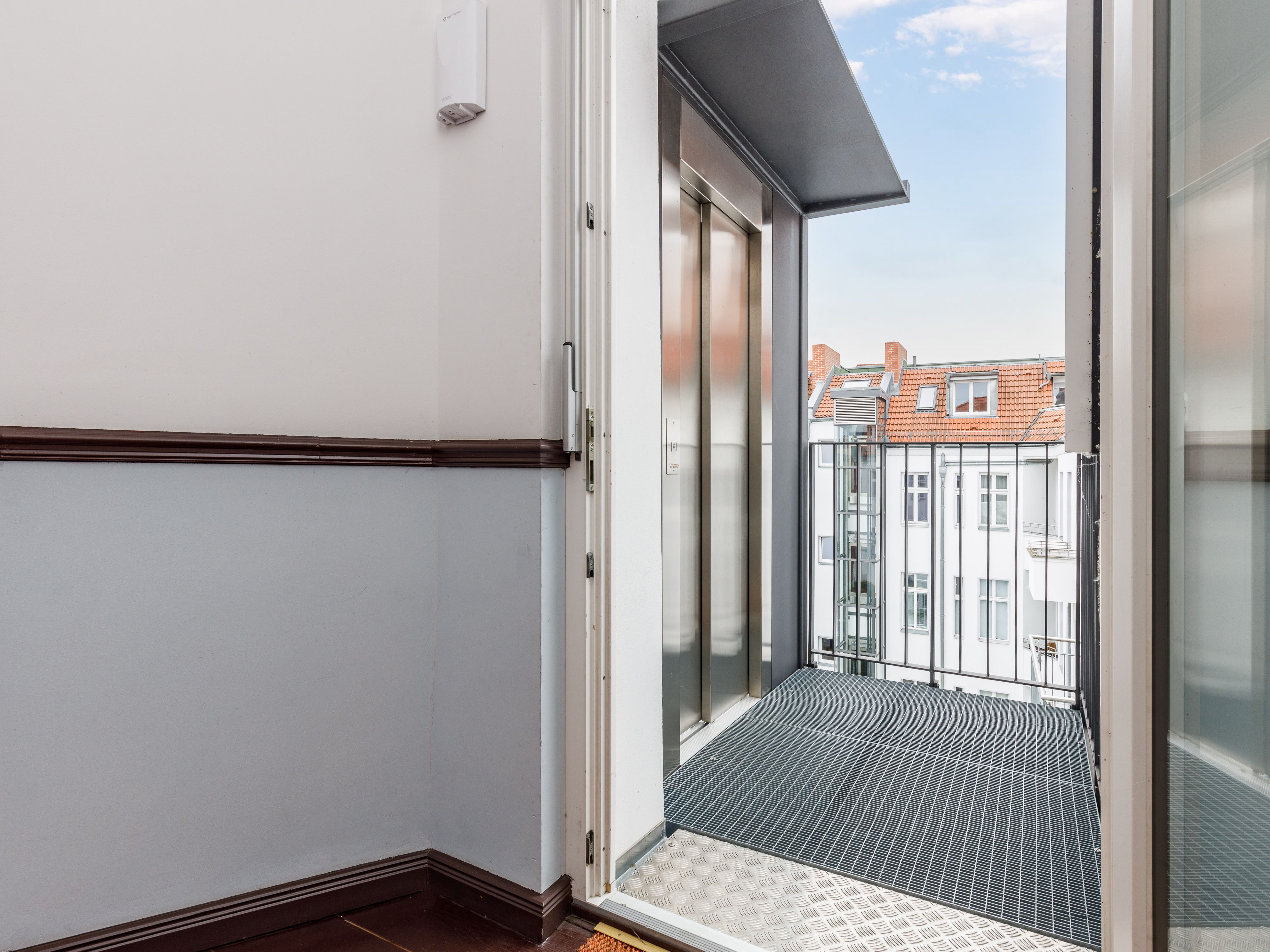 Zugang zum Personenaufzug 