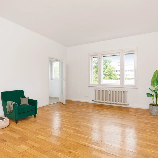 Wohnzimmer Sessel Fenster Heizkörper