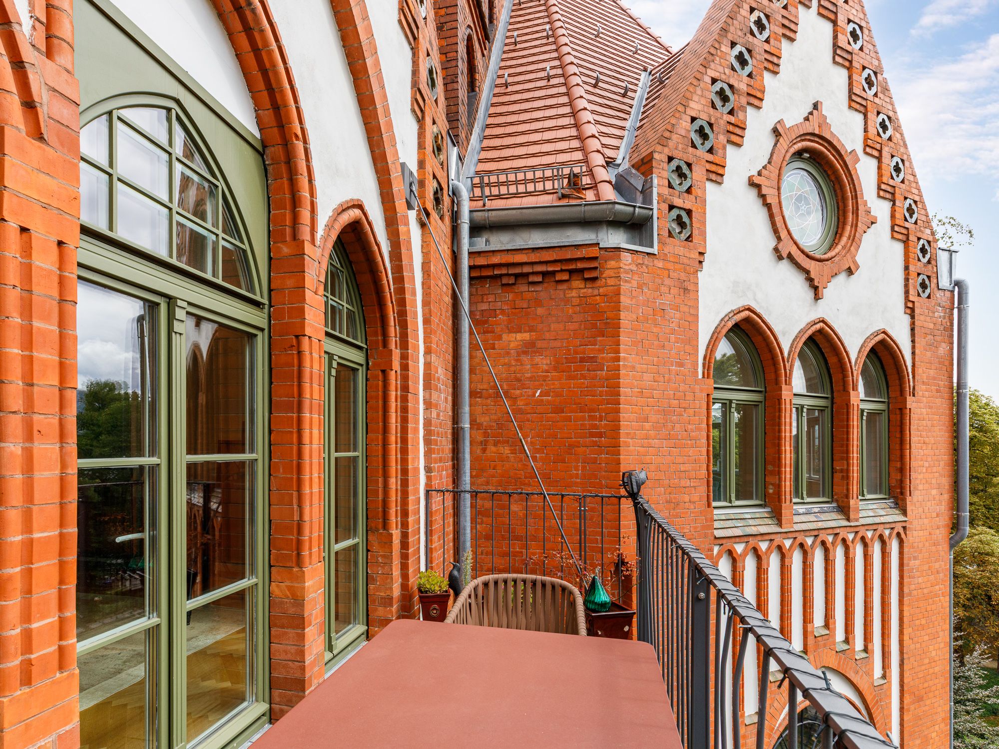 Large balcony with a beautiful view 