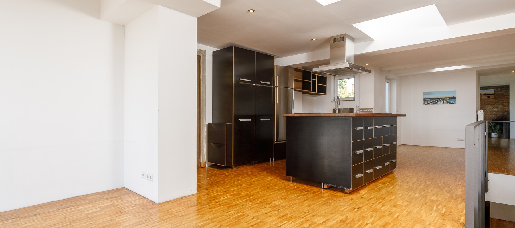 Offener Wohn-Essbereich mit Küche samt Kochinsel Offener Wohn-Essbereich mit Küche samt Kochinsel