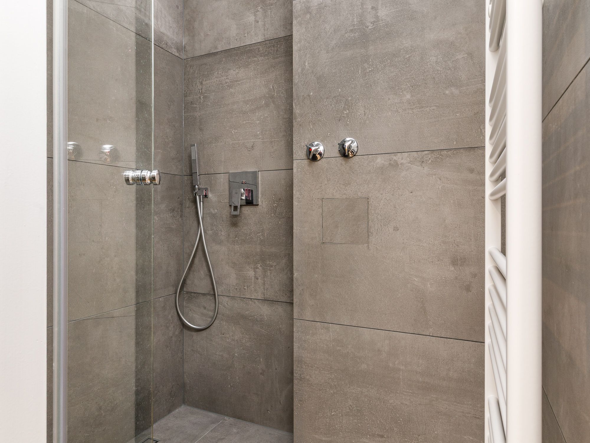 Hochwertiges Bad mit walk-in Rainshower 
