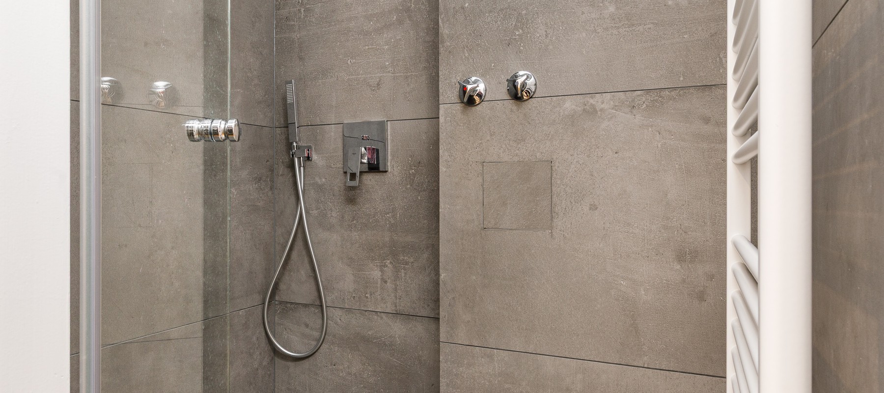 Hochwertiges Bad mit walk-in Rainshower Hochwertiges Bad mit walk-in Rainshower