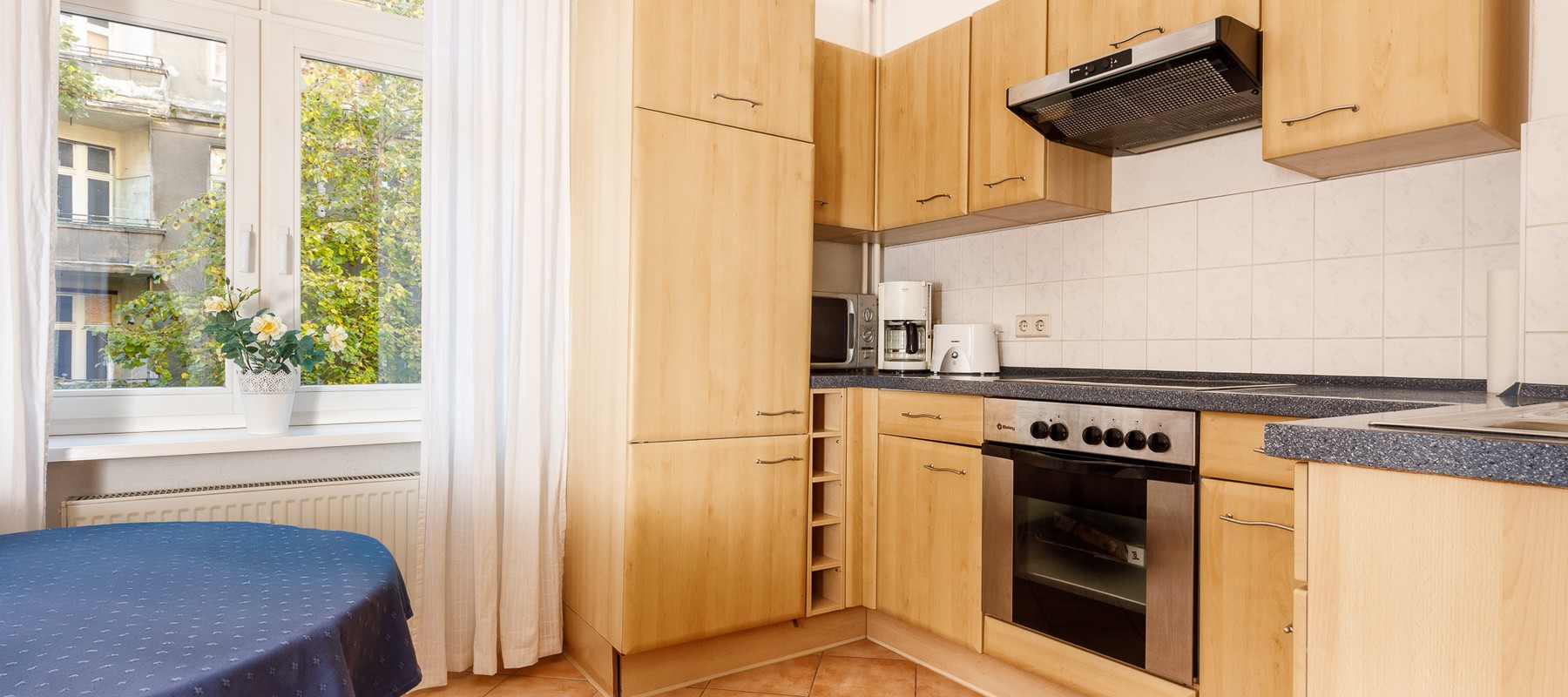 Wohnküche mit Elektrogeräten Wohnküche mit Elektrogeräten