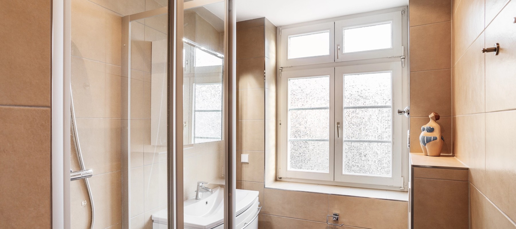 Tagesbelichtetes Bad mit Dusche Tagesbelichtetes Bad mit Dusche