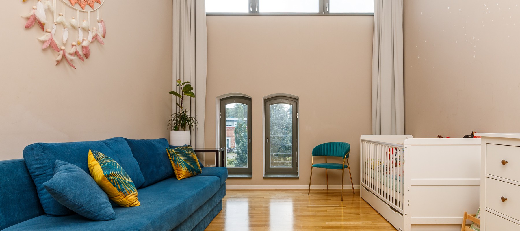 Stillvolles Kinderzimmer mit Schlafsofa Stillvolles Kinderzimmer mit Schlafsofa