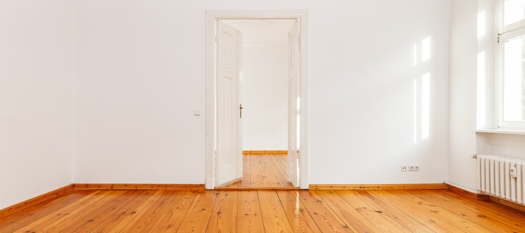 Quietly located apartment in an old building with historical style elements, within walking distance of Lietzensee lake