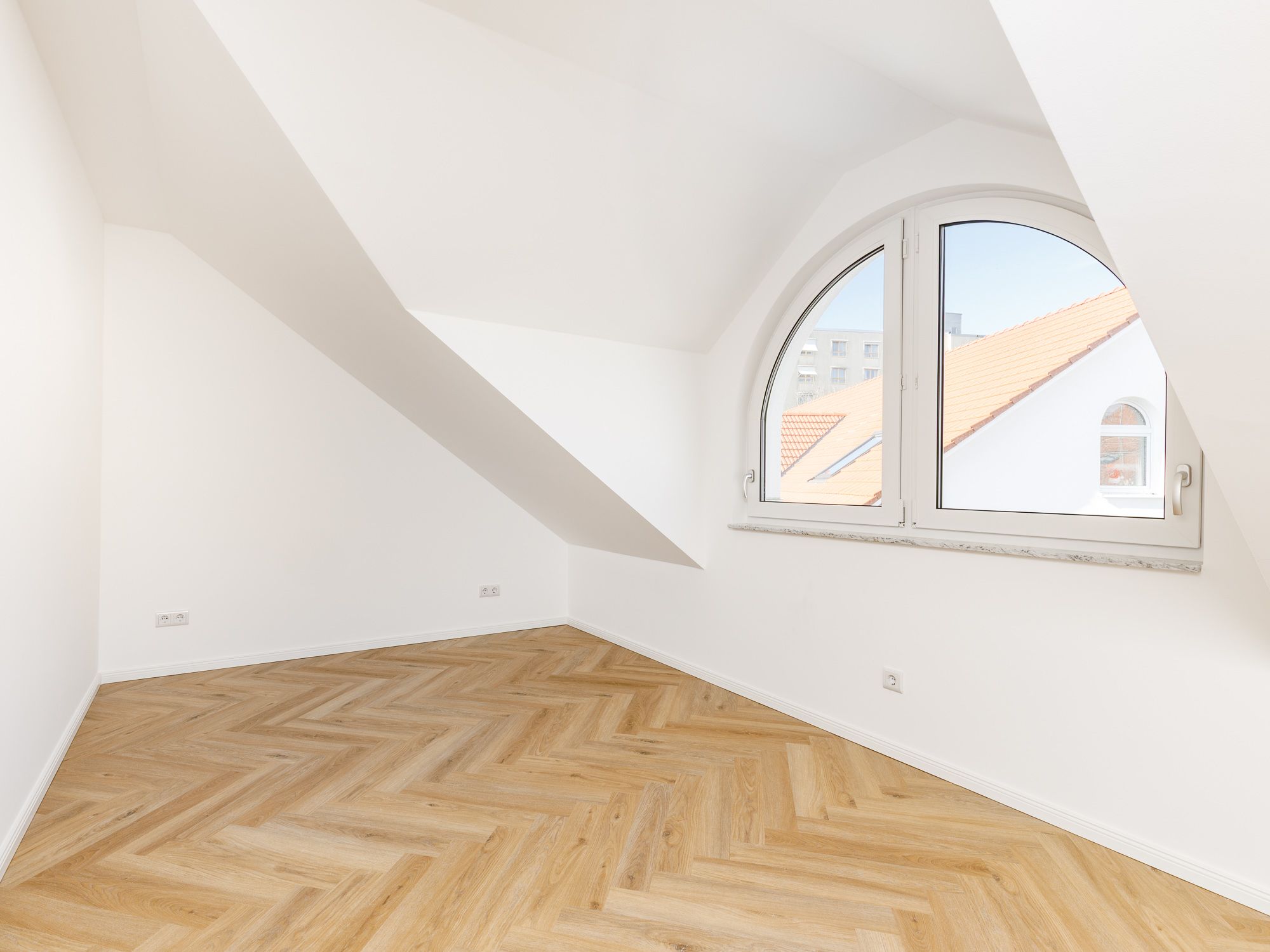 Separates Arbeitszimmer im Dachgeschoss