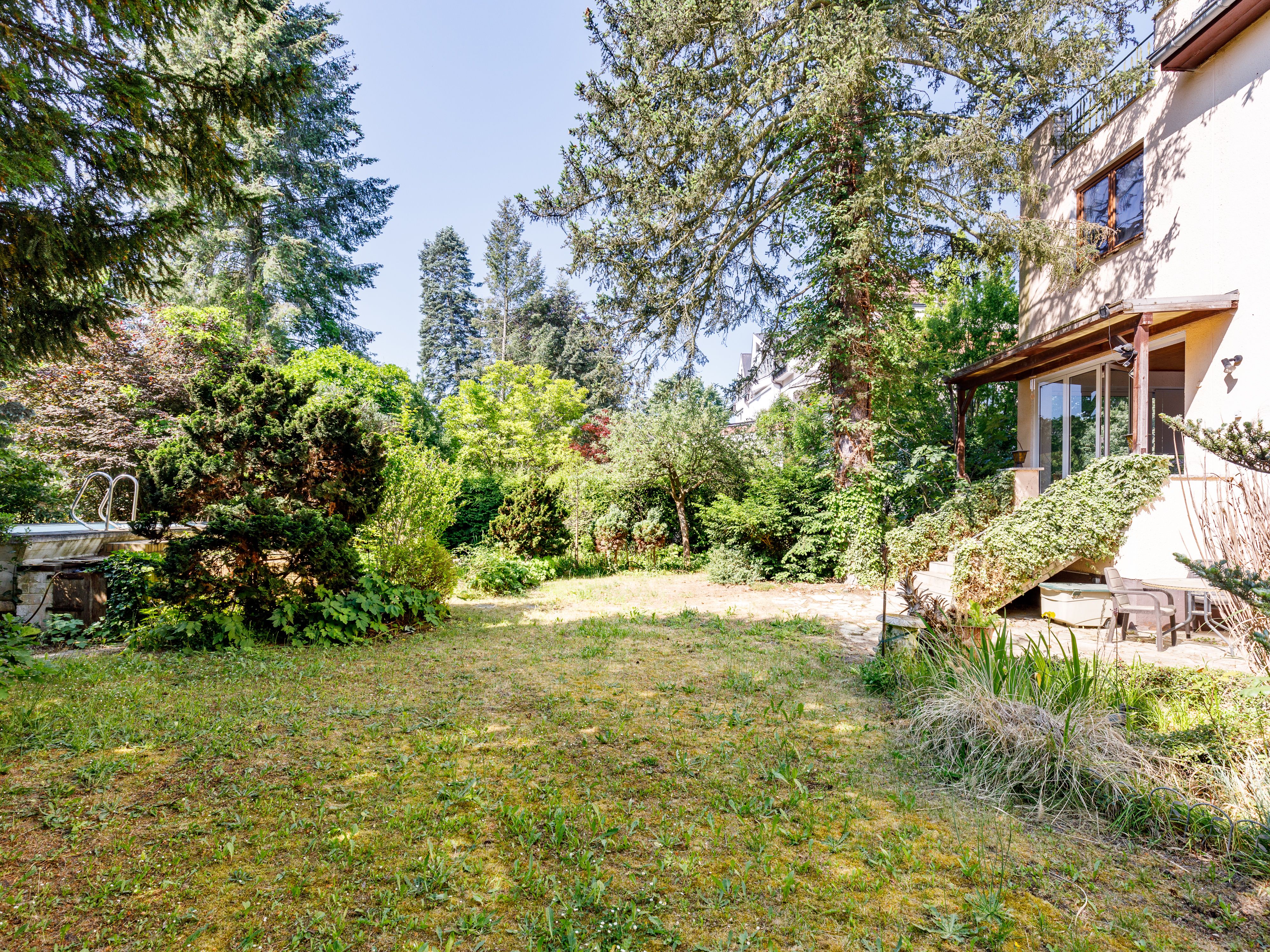 Großer Garten mit tollen Gestaltungsmöglichkeiten 