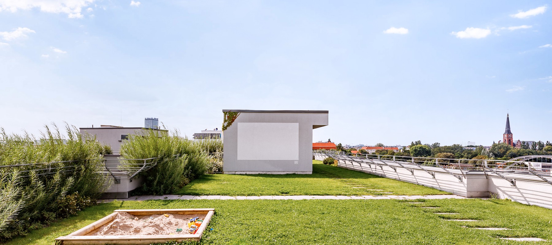 Gemeinschaftliche Dachterrasse mit Spielplatz Gemeinschaftliche Dachterrasse mit Spielplatz