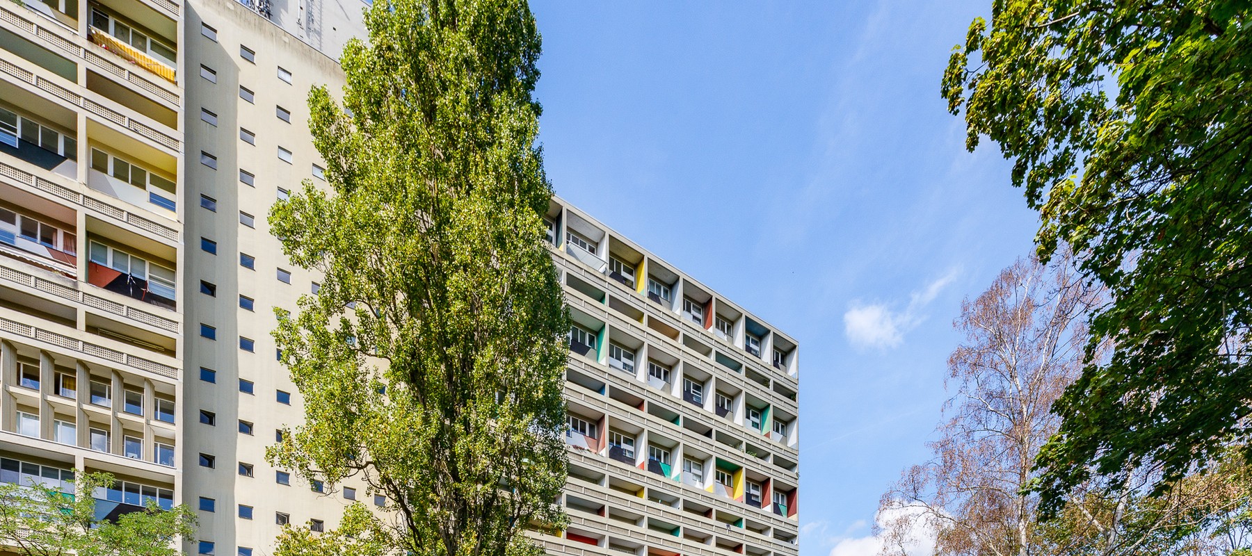 Denkmalgeschütztes Gebäudeensemble am Olympiastadion Denkmalgeschütztes Gebäudeensemble am Olympiastadion