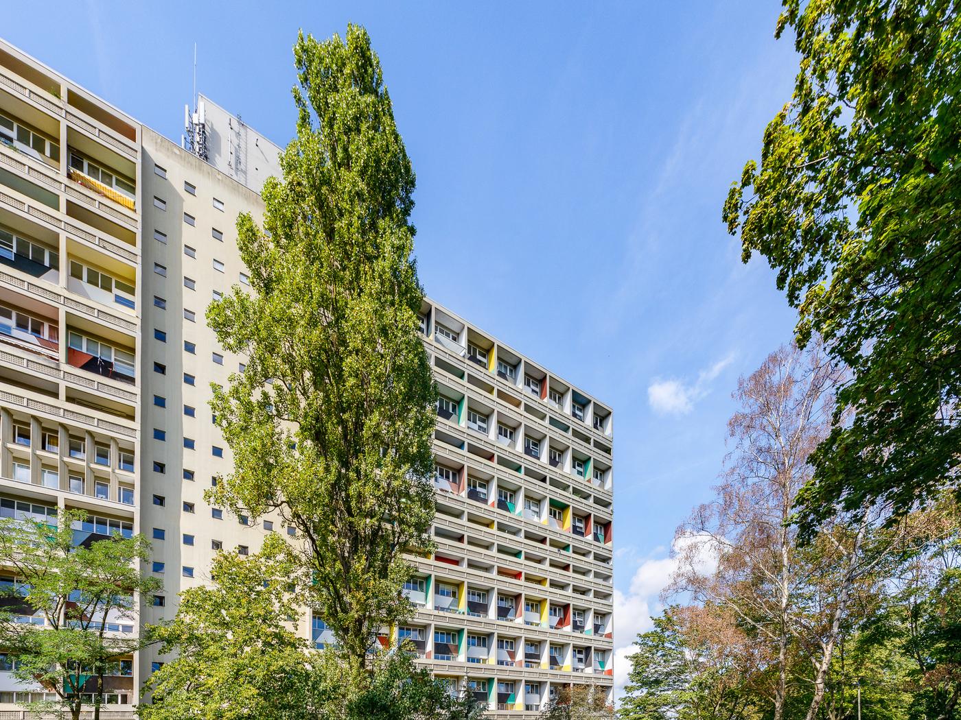 Denkmalgeschütztes Gebäudeensemble am Olympiastadion Denkmalgeschütztes Gebäudeensemble am Olympiastadion