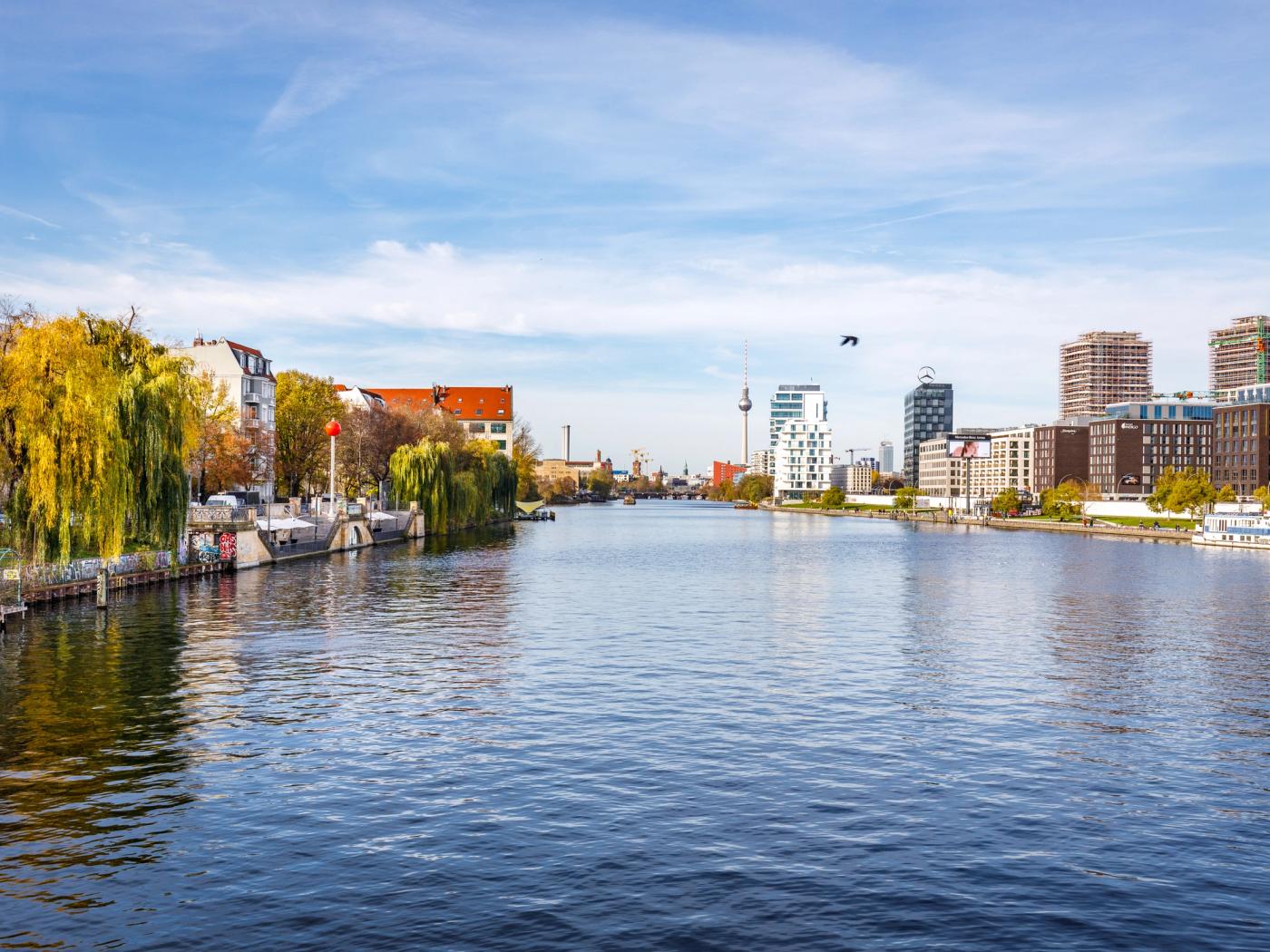 Ausblick auf die Spree und den Fernsehturm Ausblick auf die Spree und den Fernsehturm