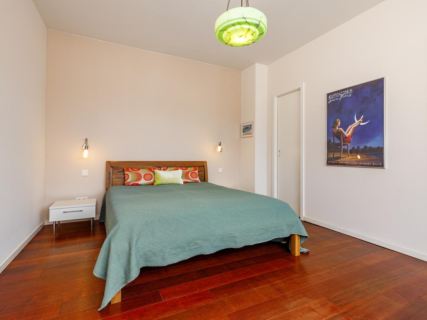 Hauptschlafzimmer mit Ankleidebereich  Hauptschlafzimmer mit Ankleidebereich