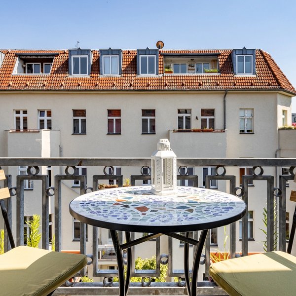 Balkon Tisch Stühle Innenhof