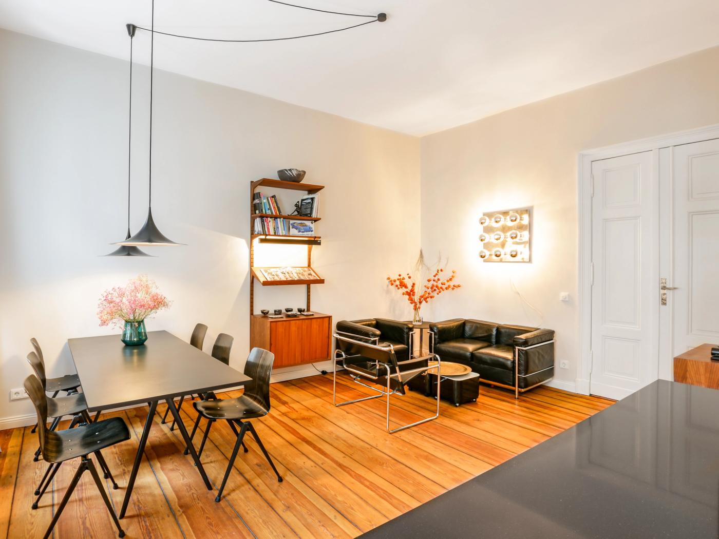 Altbauwohnung mit Loft-Feeling und Balkon in begehrter Lage nahe Torstraße