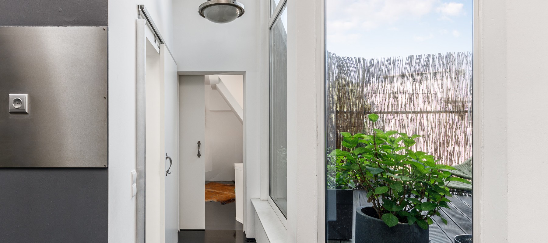 Zugang zum Schlafbereich und zur Dachterrasse Zugang zum Schlafbereich und zur Dachterrasse