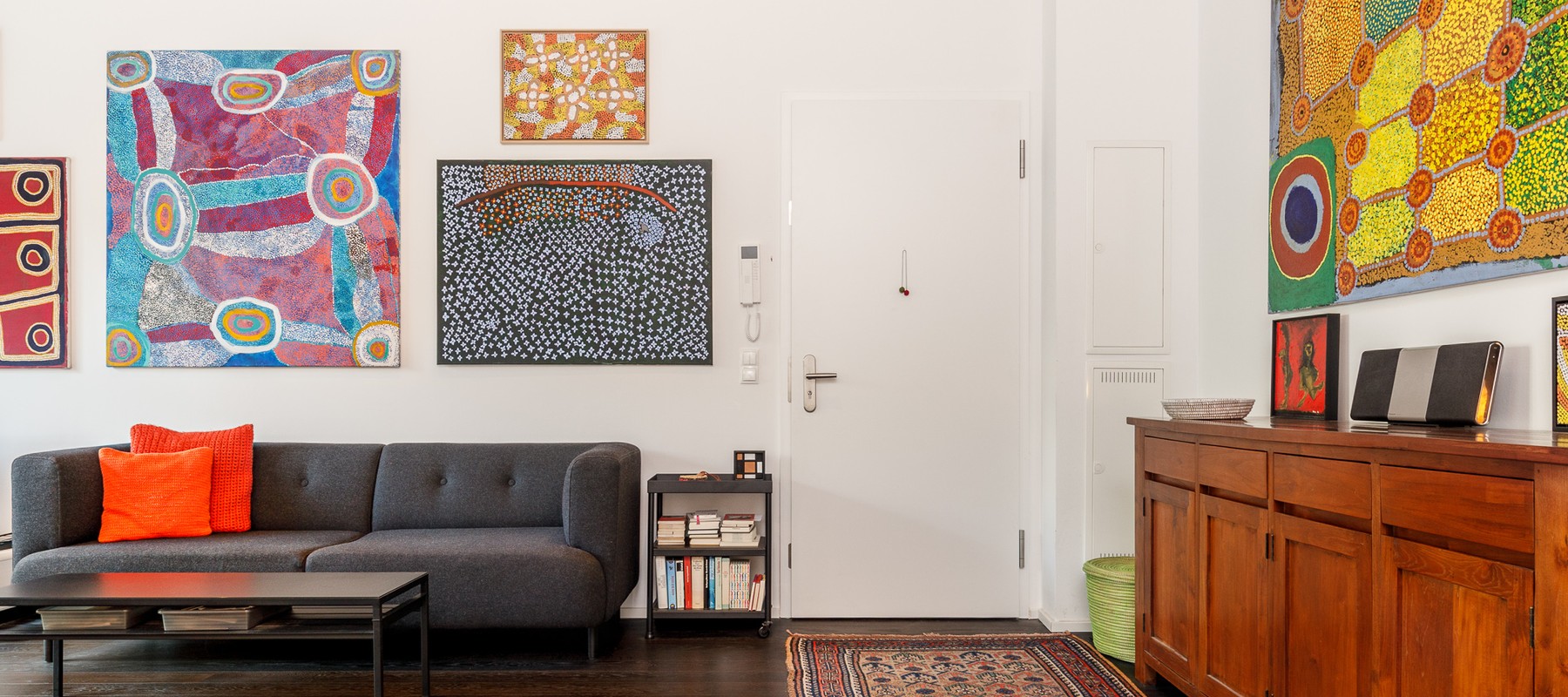 Großzügiges Wohn- & Esszimmer Großzügiges Wohn- & Esszimmer