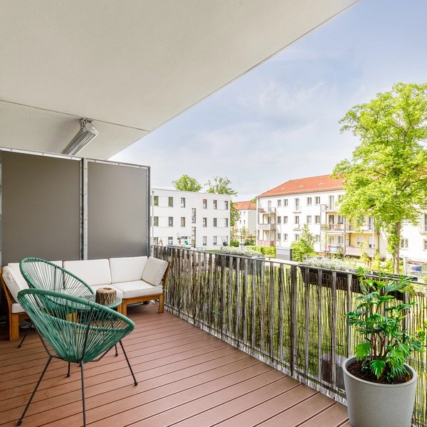 Balkon Stühle Pflanzen Gebäude Himmel