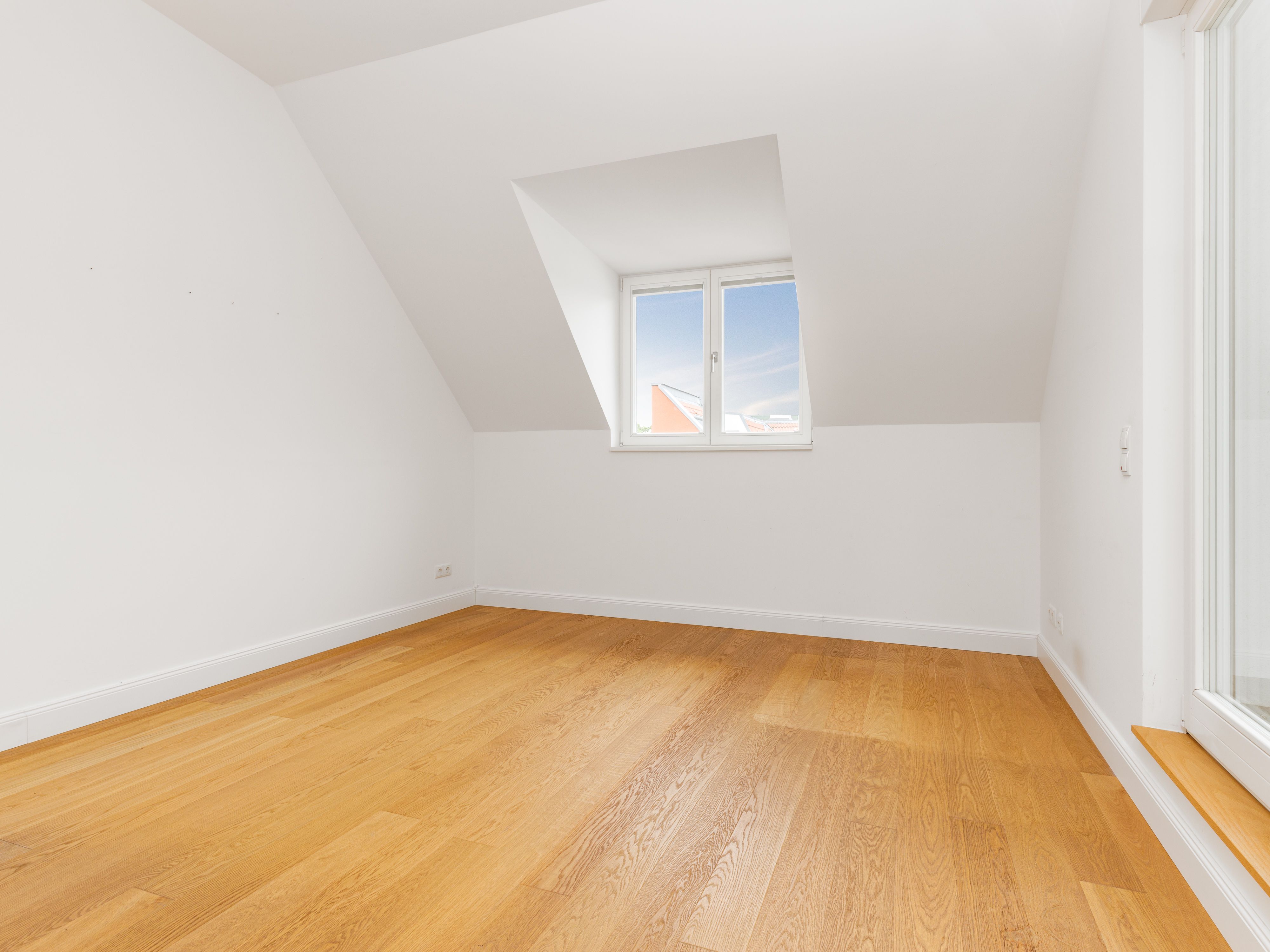 Kinderzimmer mit Balkonzugang