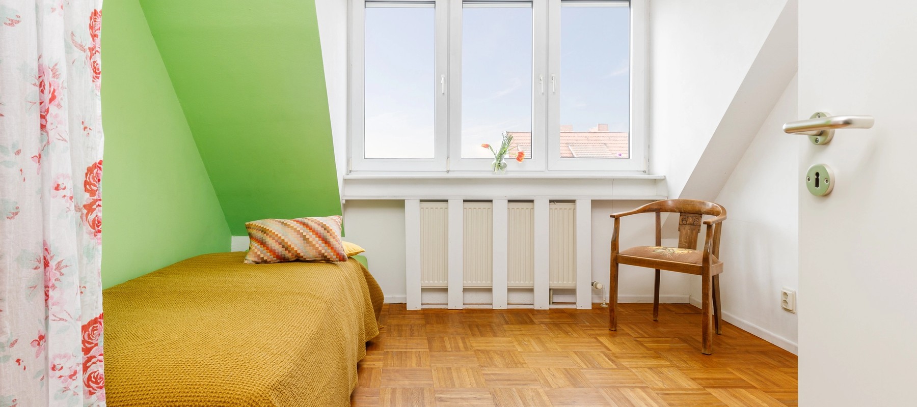 Helles Gästezimmer mit Ankleidebereich Helles Gästezimmer mit Ankleidebereich