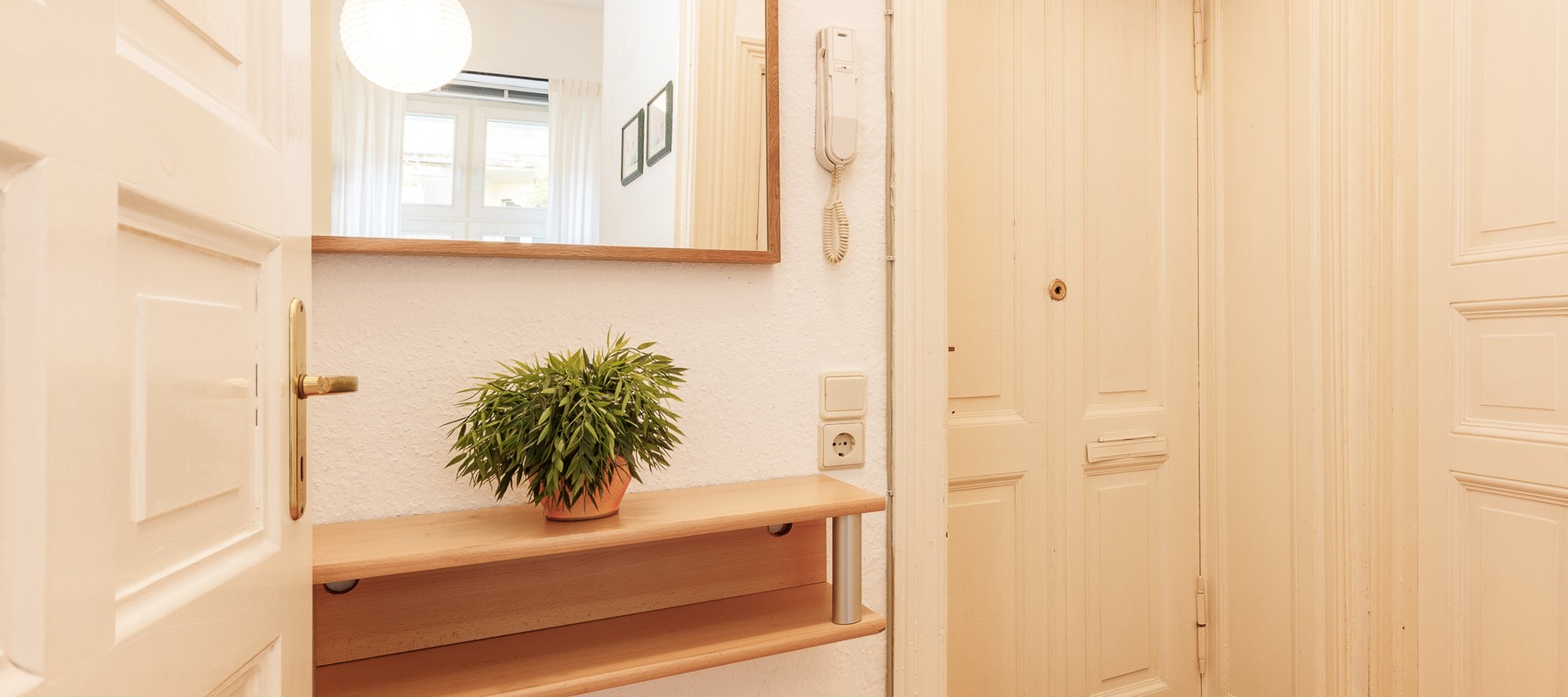 Eingangsbereich mit Kommode Eingangsbereich mit Kommode