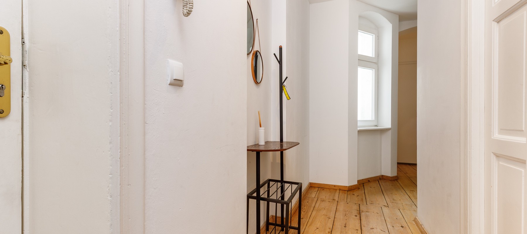 Eingangsbereich mit Garderobe Eingangsbereich mit Garderobe