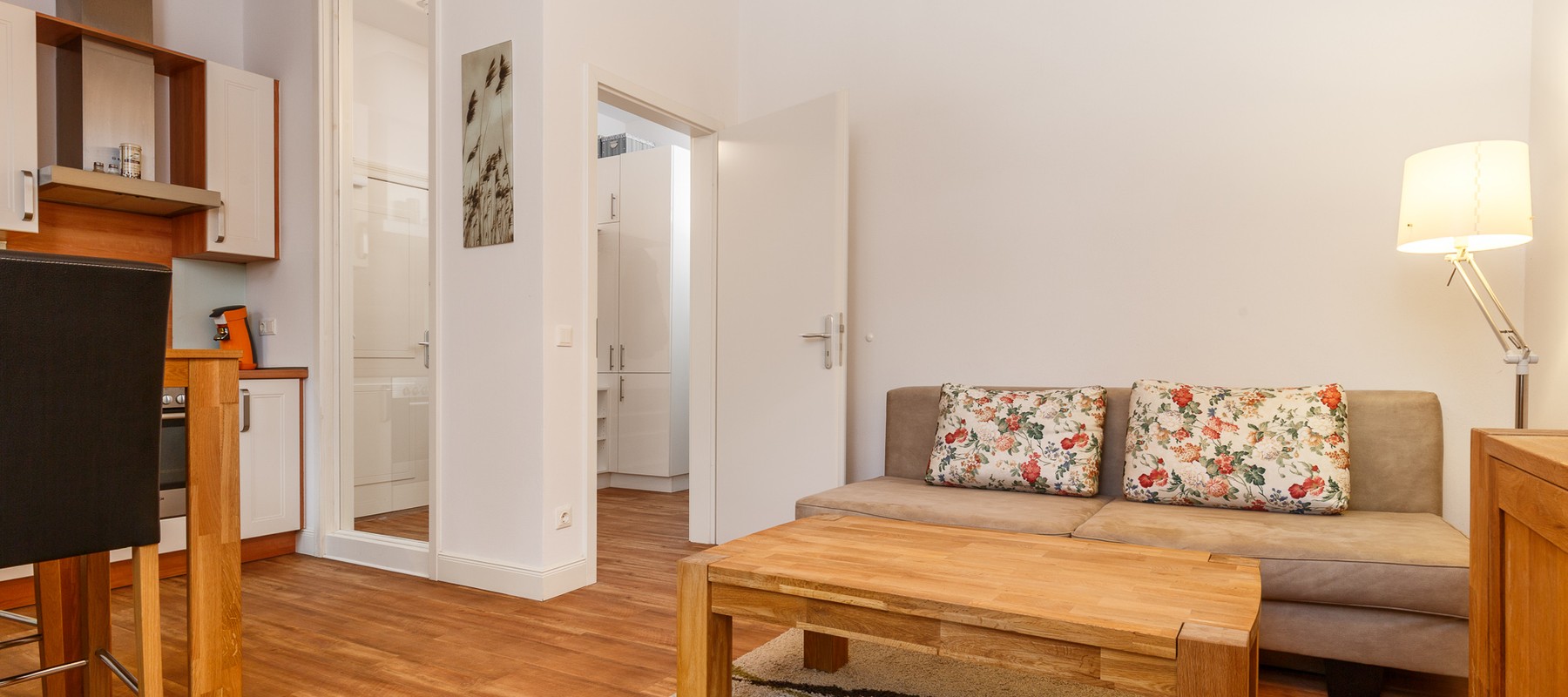 Wohnen & Essen im großzügigen Zimmer Wohnen & Essen im großzügigen Zimmer