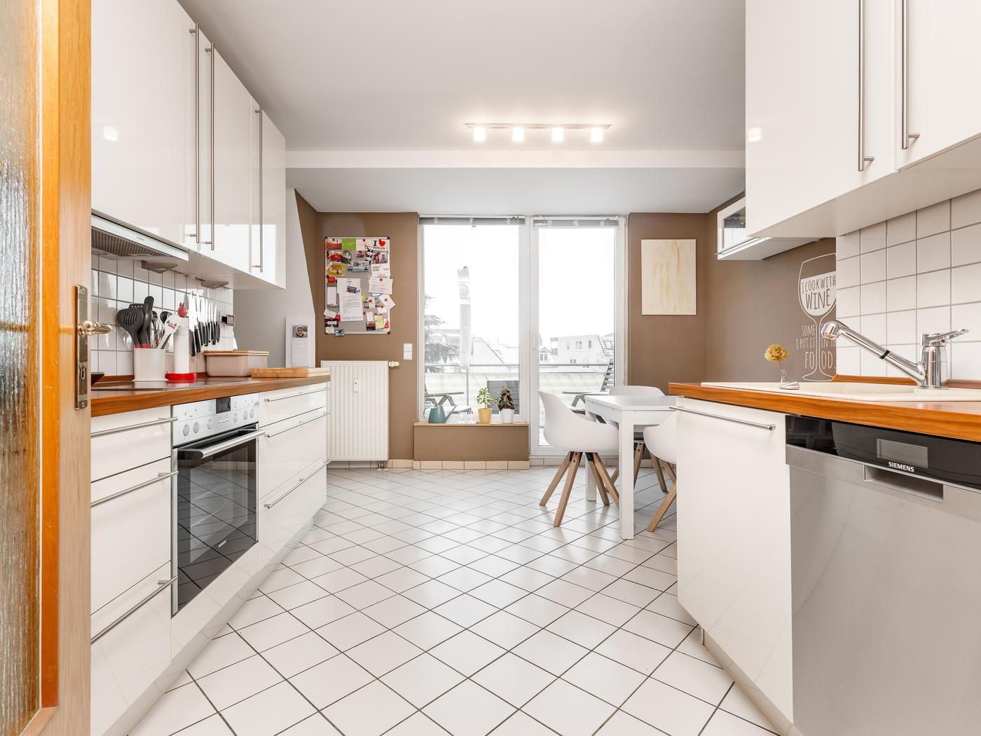 Separater Küchenbereich mit Elektrogeräten Separater Küchenbereich mit Elektrogeräten