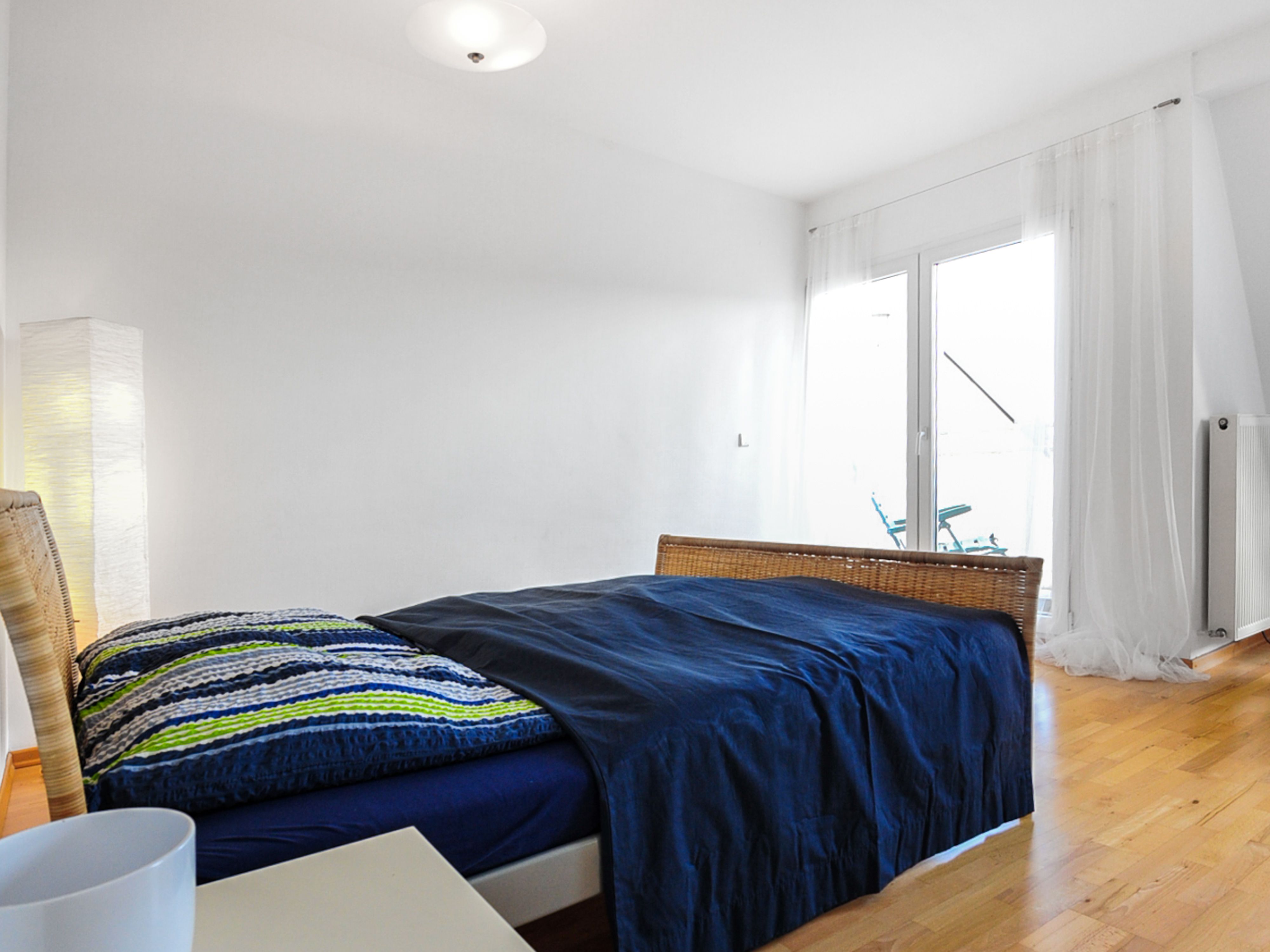 Schlafzimmer mit Zugang zur Terrasse 