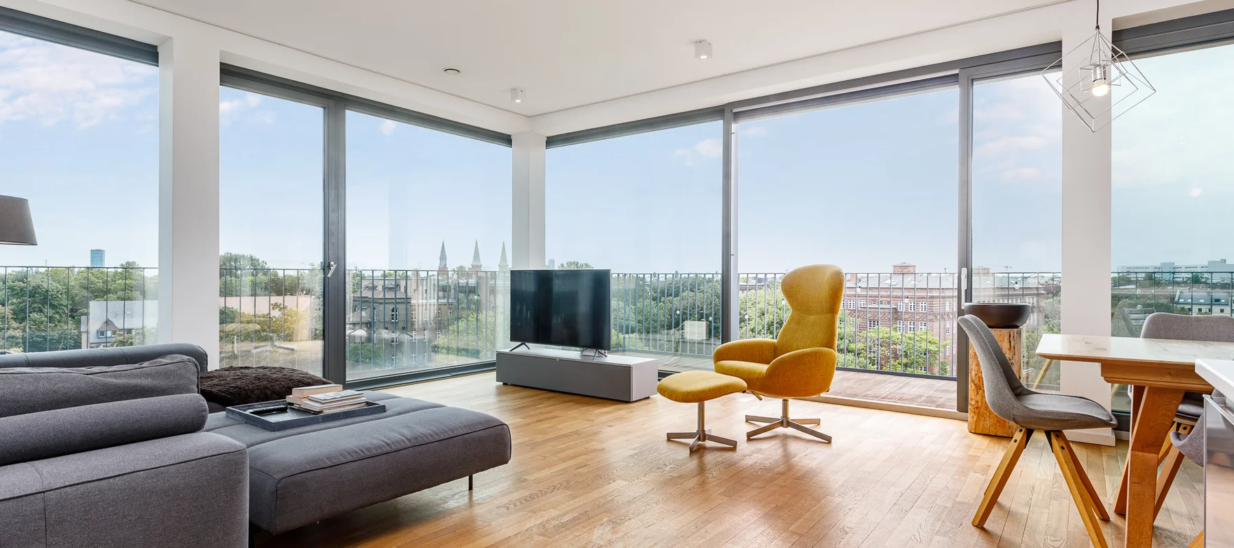 Exclusive penthouse with spacious roof terrace, impressive views, and passenger elevator in the heart of Berlin