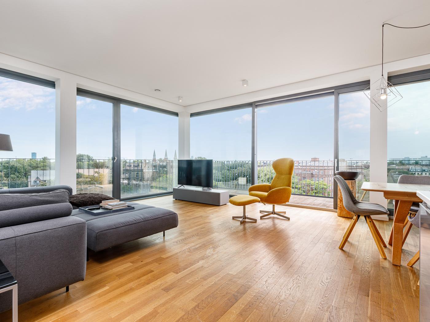 Exklusives Penthouse mit großzügiger Aufdachterrasse, beeindruckendem Weitblick und Personenaufzug im Herzen Berlins