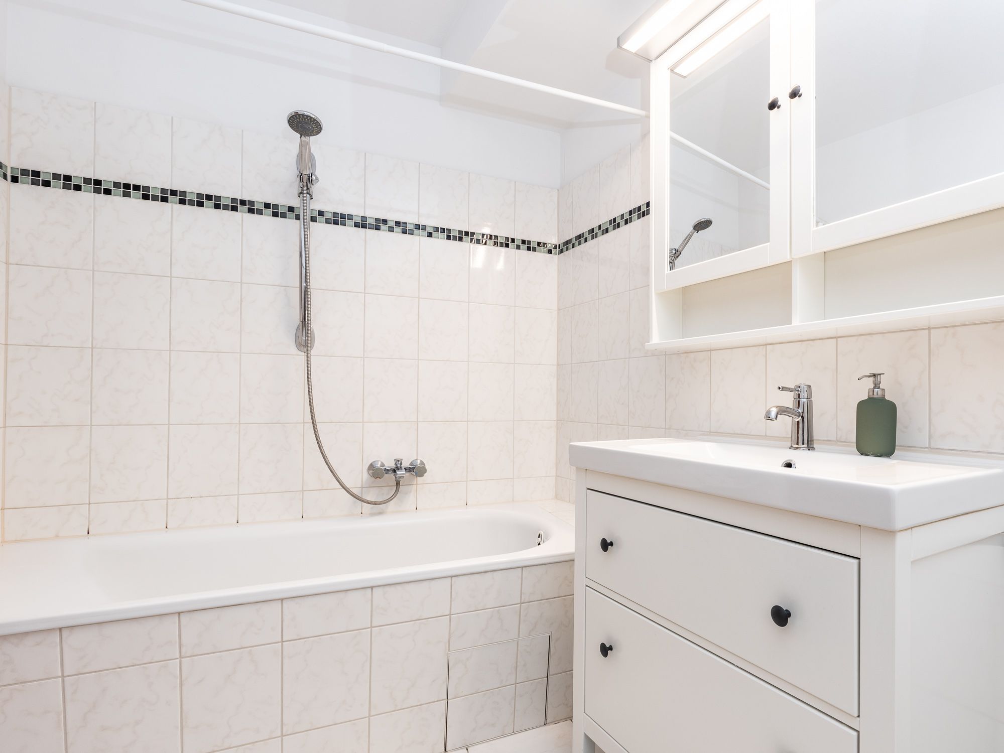Interior bathroom with bathtub 