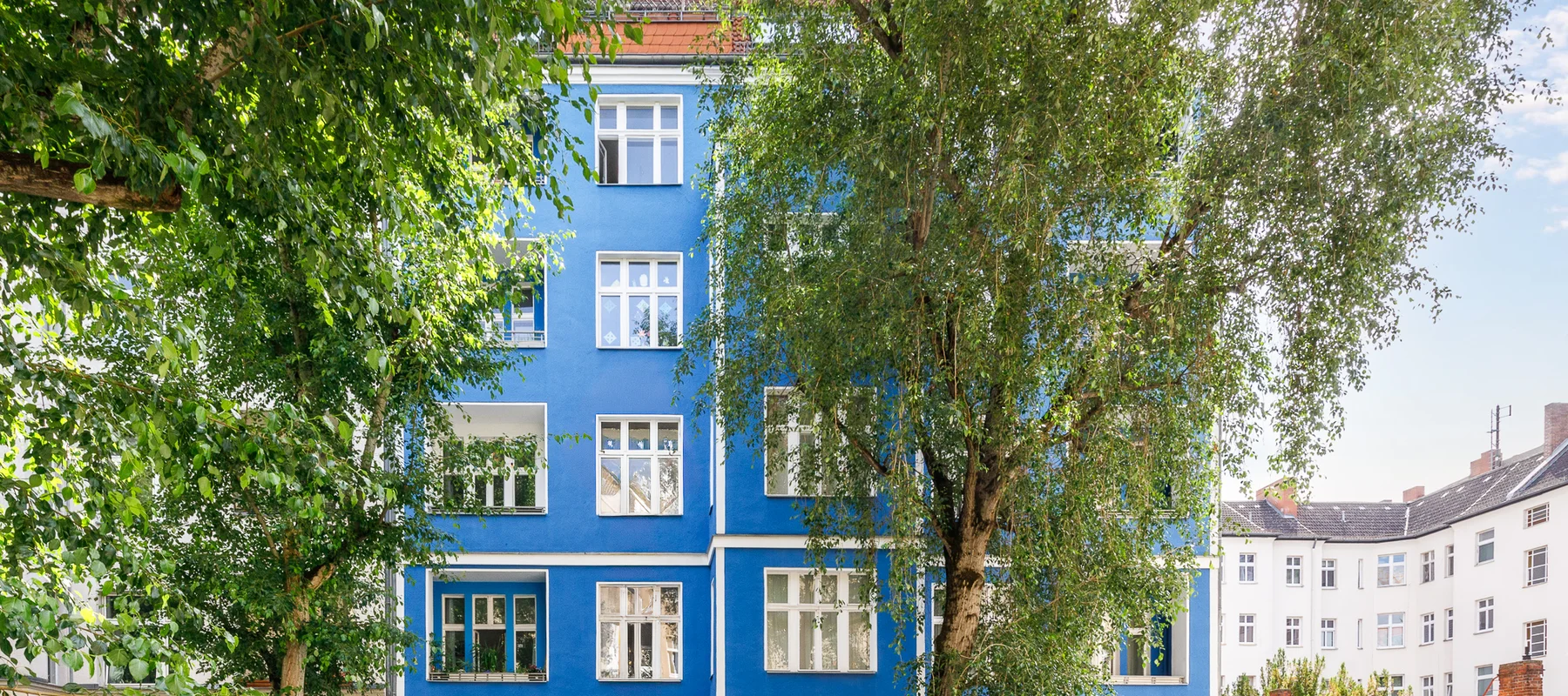 Ruhige Altbauwohnung mit gemütlicher Terrasse und Morgensonne fußläufig zur Spree