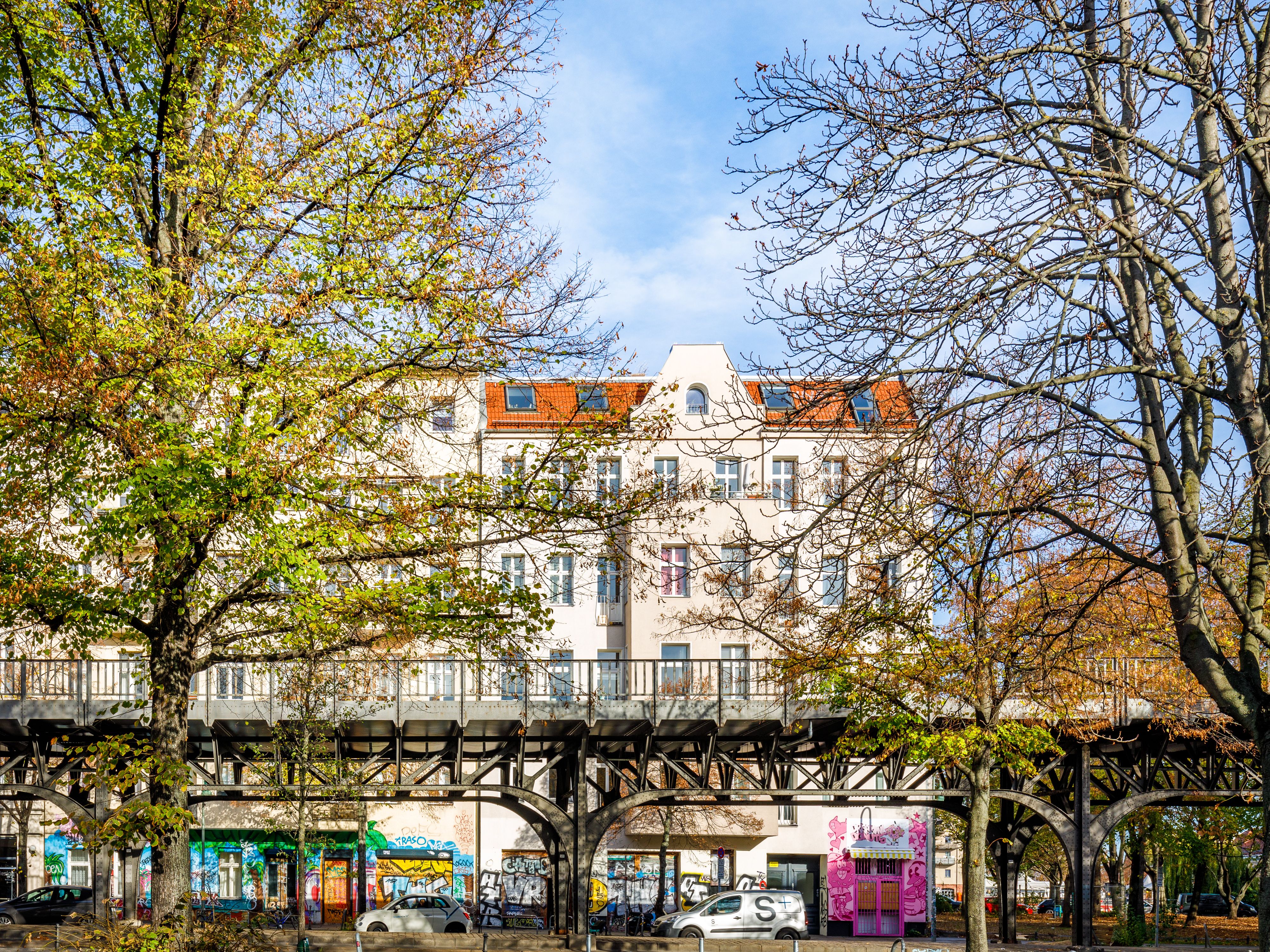 Ansehnliches Wohnhaus an der Oberbaumbrücke 